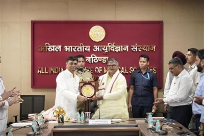 पंजाब के राज्यपाल गुलाब चंद कटारिया ने किया AIIMS बठिंडा का दौरा, स्वास्थ्य सेवाओं की सराहना
