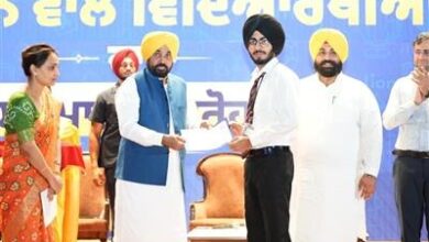 पंजाब में शिक्षा क्रांति का असर! JEE Main में सफल 369 छात्रों का CM भगवंत मान ने किया सम्मान पंजाब में शिक्षा क्रांति का असर! JEE Main में सफल 369 छात्रों का CM भगवंत मान ने किया सम्मान