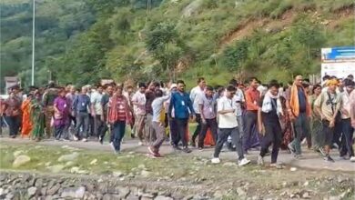 223 वाहनों के काफिले में रवाना हुआ अमरनाथ यात्रियों का 18वां जत्था 223 वाहनों के काफिले में रवाना हुआ अमरनाथ यात्रियों का 18वां जत्था