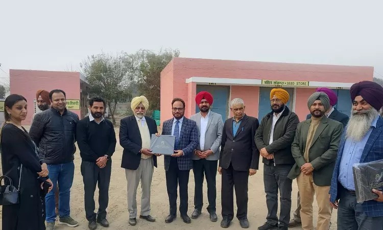 ‘नशा मुक्त, रंगला पंजाब’ अभियान को मिला जनसमर्थन, फिरोजपुर में राज्यपाल कटारिया के साथ RGNUL के छात्र-शिक्षक भी उतरे सड़क पर ‘नशा मुक्त, रंगला पंजाब’ अभियान को मिला जनसमर्थन, फिरोजपुर में राज्यपाल कटारिया के साथ RGNUL के छात्र-शिक्षक भी उतरे सड़क पर