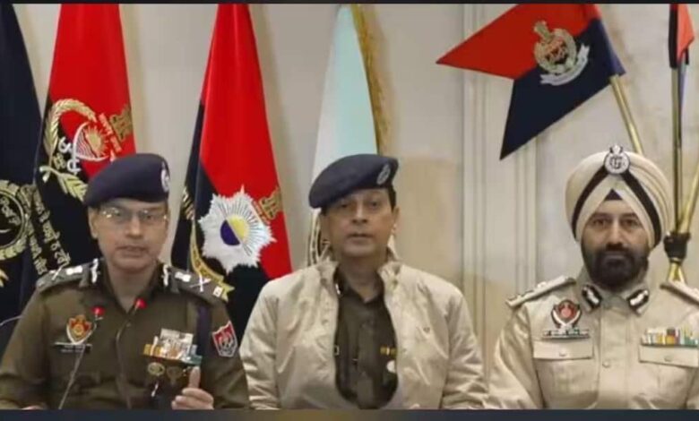 पंजाब में गैंगस्टरों पर बड़ा एक्शन, 72 घंटे का ‘ऑपरेशन प्रहार’ शुरू; DGP की सख्त चेतावनी पंजाब में गैंगस्टरों पर बड़ा एक्शन, 72 घंटे का ‘ऑपरेशन प्रहार’ शुरू; DGP की सख्त चेतावनी
