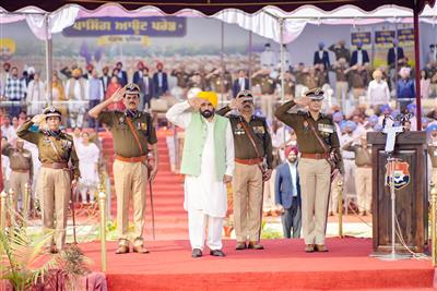 पाकिस्तान प्रायोजित खतरों से निपटने के लिए पंजाब पुलिस तैयार, 2,577 नए जवान हुए शामिल: CM भगवंत मान पाकिस्तान प्रायोजित खतरों से निपटने के लिए पंजाब पुलिस तैयार, 2,577 नए जवान हुए शामिल: CM भगवंत मान