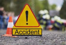 उत्तराखंड में बड़ा सड़क हादसा, शिमला बाइपास पर ट्रक की चपेट में आए बाइक सवार दंपती