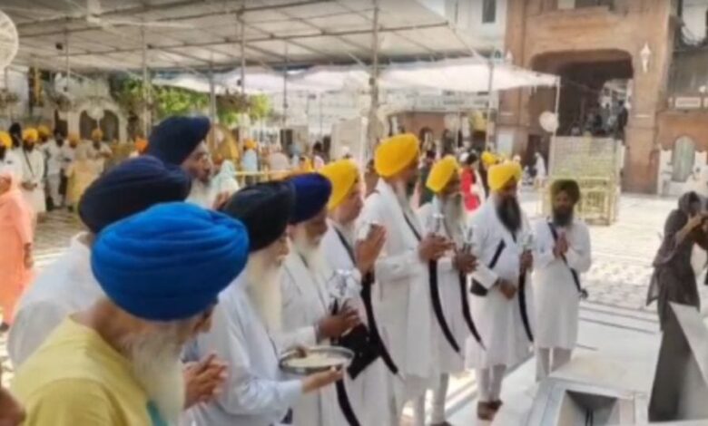 ‘वंदे मातरम’ अनिवार्य करने पर सिख संगठनों की आपत्ति, अकाल तख्त पहुंचा मामला ‘वंदे मातरम’ अनिवार्य करने पर सिख संगठनों की आपत्ति, अकाल तख्त पहुंचा मामला