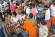 CCTV में कैद हुआ मंदिर का विवाद, BJP विधायक की बेटी और PSI में हाथापाई