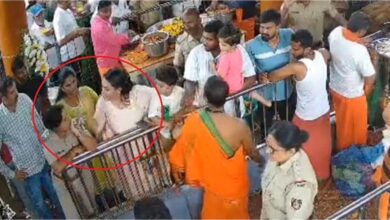 CCTV में कैद हुआ मंदिर का विवाद, BJP विधायक की बेटी और PSI में हाथापाई