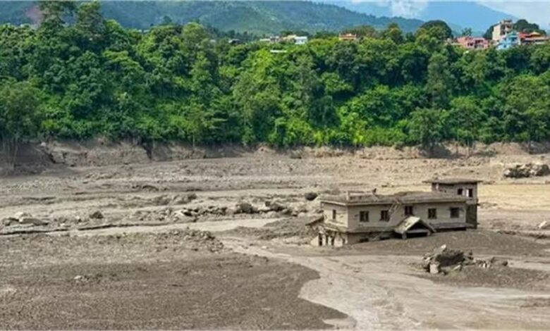 हिमालयी आपदा का खौफनाक सच, नेपाल ने पहले ही चीन से मांगी थी ग्लेशियर और जलस्तर की जानकारी हिमालयी आपदा का खौफनाक सच, नेपाल ने पहले ही चीन से मांगी थी ग्लेशियर और जलस्तर की जानकारी