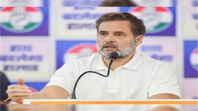 30 साल की उम्र सीमा से लेकर छात्रावास सुविधाओं तक, आदिवासी छात्रों के मुद्दे पर सियासी टकराव