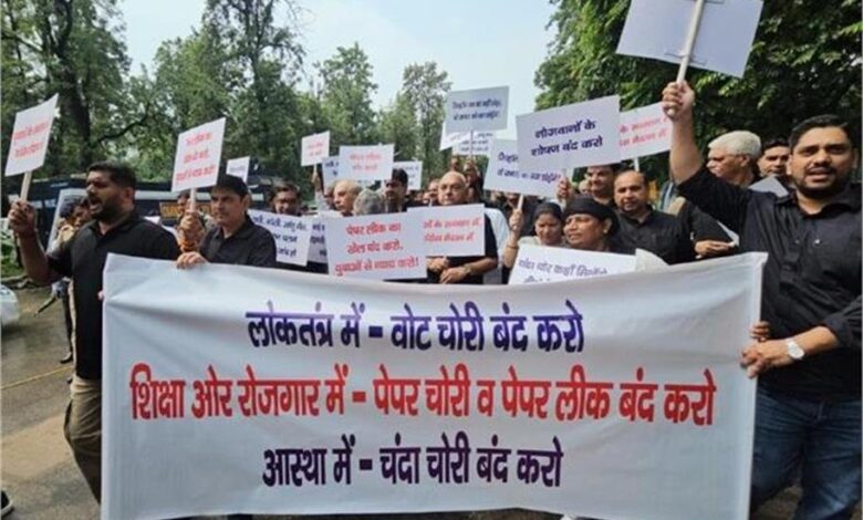 हरियाणा मानसून सत्र के पहले दिन बढ़ा विवाद, कांग्रेस के प्रदर्शन पर भाजपा ने साधा निशाना