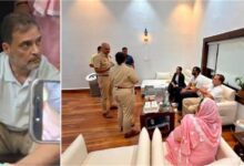 पेलेट गन से घायल साहिल लोचब मामले में FIR की मांग, राहुल गांधी थाने पहुंचे