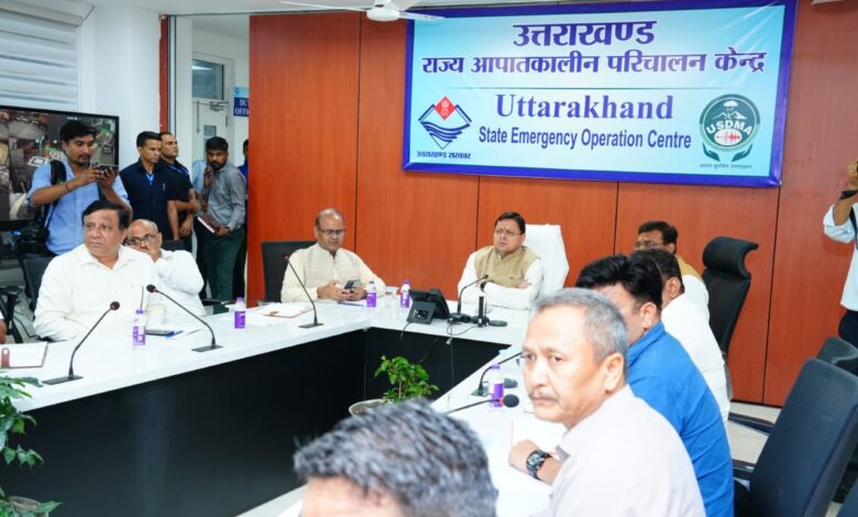 मुख्यमंत्री श्री पुष्कर सिंह धामी देर रात्रि आपदा परिचालन केंद्र पहुंचे, टीएचडीसी टनल हादसे पर युद्धस्तर पर रेस्क्यू अभियान के निर्देश