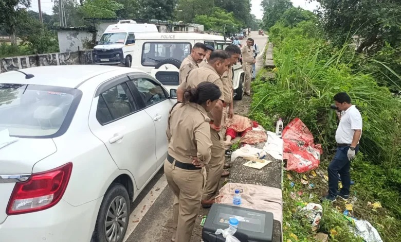 रुड़की में मर्डर से सनसनी, महिला का गला रेतकर हत्या की आशंका; जांच जारी रुड़की में मर्डर से सनसनी, महिला का गला रेतकर हत्या की आशंका; जांच जारी