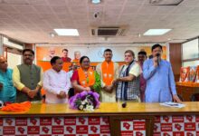 Srinagar Politics: आरती भंडारी की BJP में वापसी, 10 पार्षदों ने भी ग्रहण की सदस्यता
