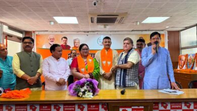 Srinagar Politics: आरती भंडारी की BJP में वापसी, 10 पार्षदों ने भी ग्रहण की सदस्यता
