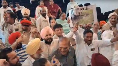 जालंधर नगर निगम हाउस में सियासी घमासान, BJP-कांग्रेस पार्षदों का जोरदार प्रदर्शन