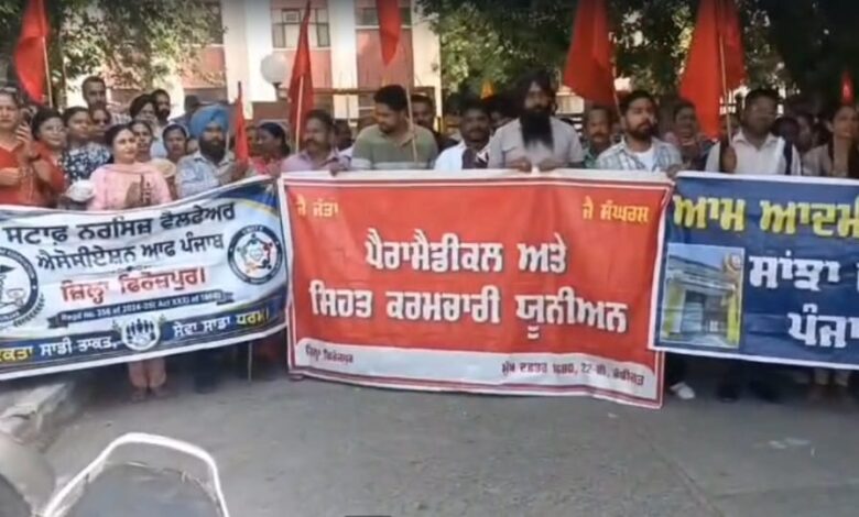 पुरानी पेंशन और DA की मांग पर अड़े कर्मचारी, पंजाब में तेज हुआ आंदोलन पुरानी पेंशन और DA की मांग पर अड़े कर्मचारी, पंजाब में तेज हुआ आंदोलन
