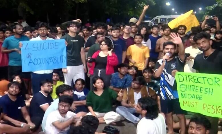 IIT बॉम्बे में छात्र की मौत पर प्रदर्शन, छात्रों ने प्रशासन से रिपोर्ट और सुधारात्मक कदम मांगे