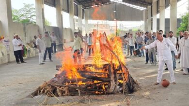 होडल के पूर्व विधायक रामरतन की पत्नी गिर्राजो देवी का निधन, विधायक हरेंद्र सिंह ने दी मुखाग्नि