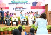 बिना ब्याज ऋण और लखपति दीदी योजना का जिक्र, महिलाओं ने गीत में सुनाई बदलाव की कहानी