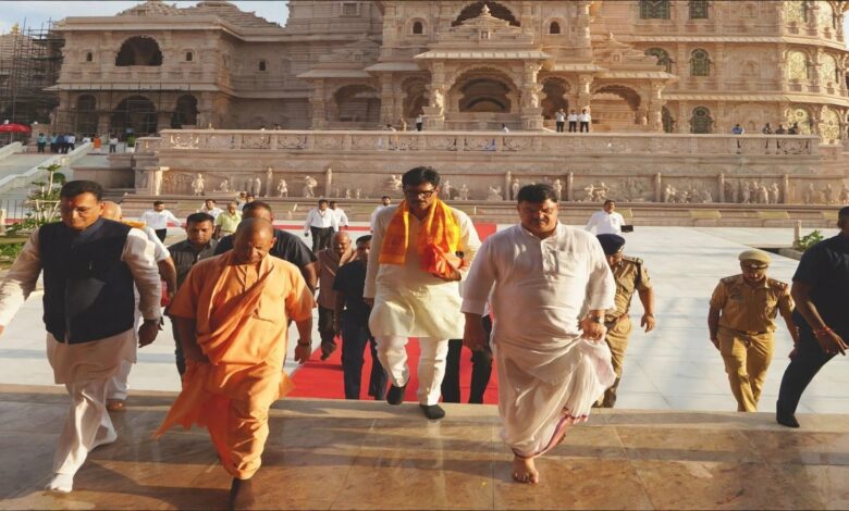 अयोध्या पहुंचे CM योगी, रामलला के दर्शन के बाद मंदिर की व्यवस्थाओं पर दिए अहम निर्देश