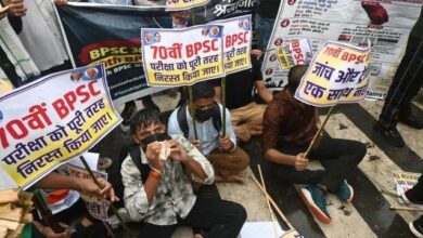 पटना में प्रतियोगी अभ्यर्थियों का प्रदर्शन, 13 मांगों को लेकर राजभवन मार्च के दौरान पुलिस से झड़प