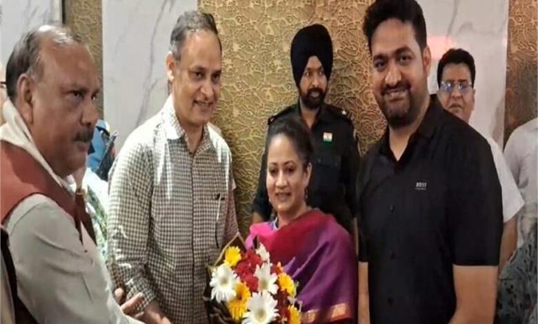 अस्पतालों को तीन महीने में मिलेगा बकाया पैसा, स्वास्थ्य मंत्री आरती राव ने किया बड़ा दावा अस्पतालों को तीन महीने में मिलेगा बकाया पैसा, स्वास्थ्य मंत्री आरती राव ने किया बड़ा दावा