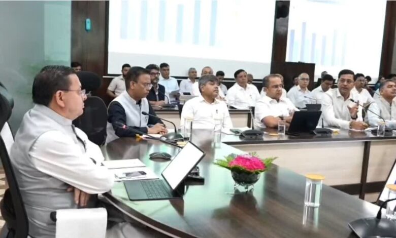 बारिश से खराब सड़कों को जल्द ठीक करने के निर्देश, CM धामी ने PWD और PMGSY को दिए निर्देश बारिश से खराब सड़कों को जल्द ठीक करने के निर्देश, CM धामी ने PWD और PMGSY को दिए निर्देश