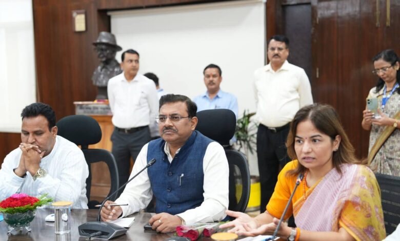 मुख्य सचिव आनंद बर्द्धन ने छात्रों को दिए सफलता के टिप्स, नशे से दूर रहने की अपील