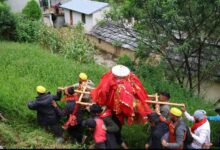 वाण से रवाना हुई मां नंदा की डोली, डीएम-एसपी ने लिया यात्रा व्यवस्थाओं का जायजा