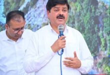 उत्तराखंड में ‘आशीर्वाद के दीये’ पर सियासत, गणेश गोदियाल ने BJP पर बोला हमला उत्तराखंड में ‘आशीर्वाद के दीये’ पर सियासत, गणेश गोदियाल ने BJP पर बोला हमला