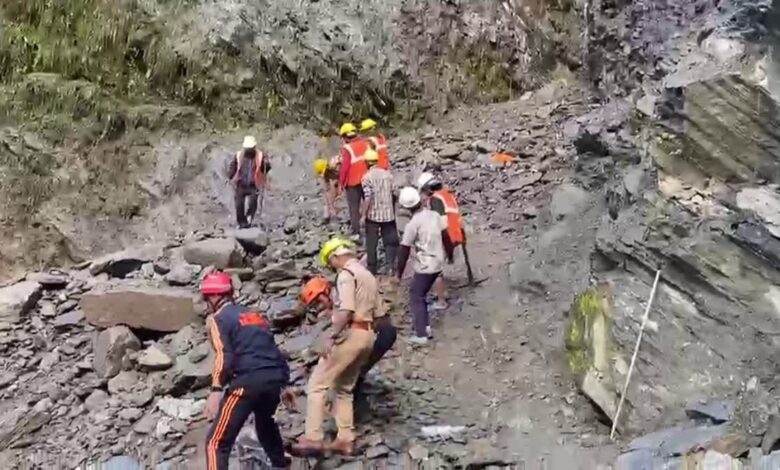 Kedarnath Yatra Update: मार्ग की स्थिति जांचने के बाद श्रद्धालुओं को दी गई आगे बढ़ने की अनुमति Kedarnath Yatra Update: मार्ग की स्थिति जांचने के बाद श्रद्धालुओं को दी गई आगे बढ़ने की अनुमति