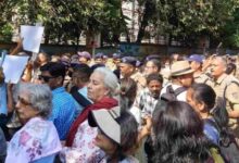उत्तराखंड में SIR के खिलाफ देहरादून में प्रदर्शन, 13.95 लाख नाम हटाने का आरोप; कमला पंत और डॉ. रवि चोपड़ा हिरासत में
