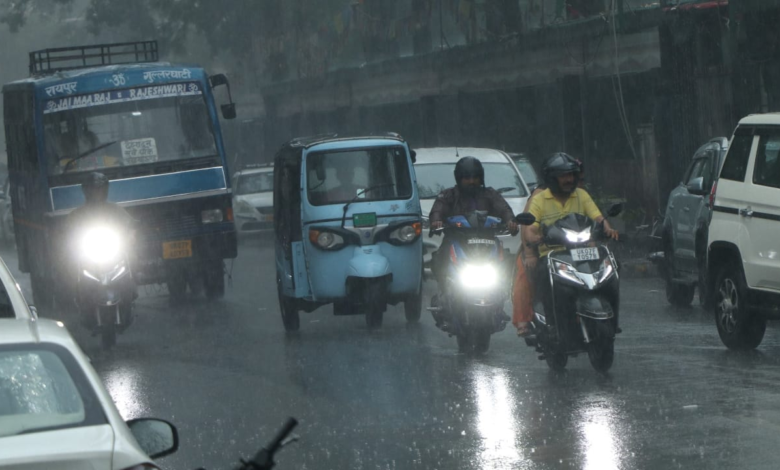 उत्तराखंड में मानसून विदाई के बाद भी बारिश जारी, खराब मौसम से केदारनाथ हेली सेवा प्रभावित उत्तराखंड में मानसून विदाई के बाद भी बारिश जारी, खराब मौसम से केदारनाथ हेली सेवा प्रभावित